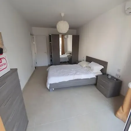 Prime Area 1 Bed St Julians Appartement